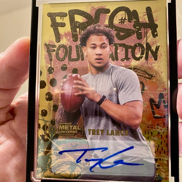 TREY LANCE SKYBOX GOLD METAL AUTO ROOKIE - Picture 4 of 5